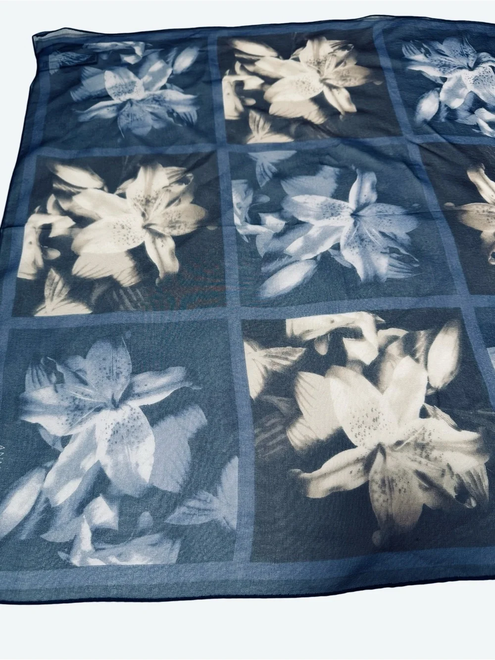 Anne Klein Blue Printed Floral 100% Silk Chiffon Square Scarf Size 21'' x 21''